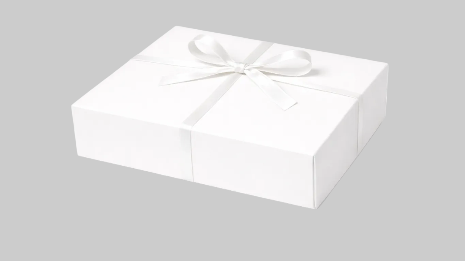 Detay çekimi beyaz lüks hediye kutusu – özel ölçü ve kurumsal paketleme için VipKutu