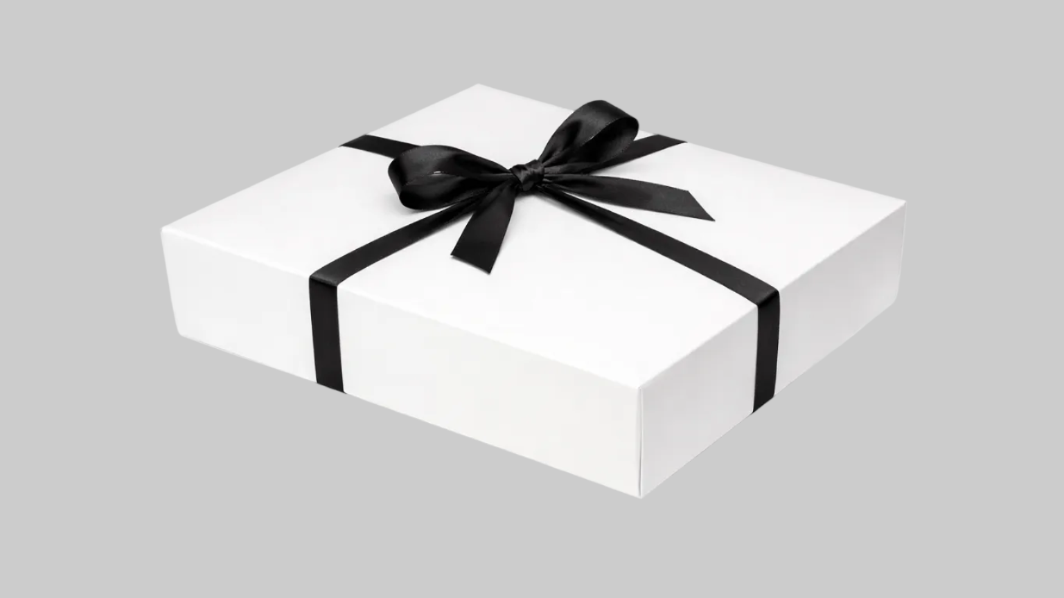 Beyaz kapaklı premium karton kutu – lüks görünüm