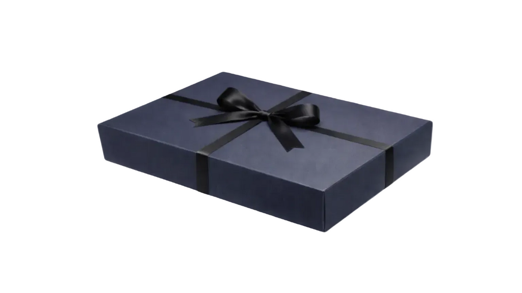 Sert lacivert hediyelik kutu – çevre dostu paketleme