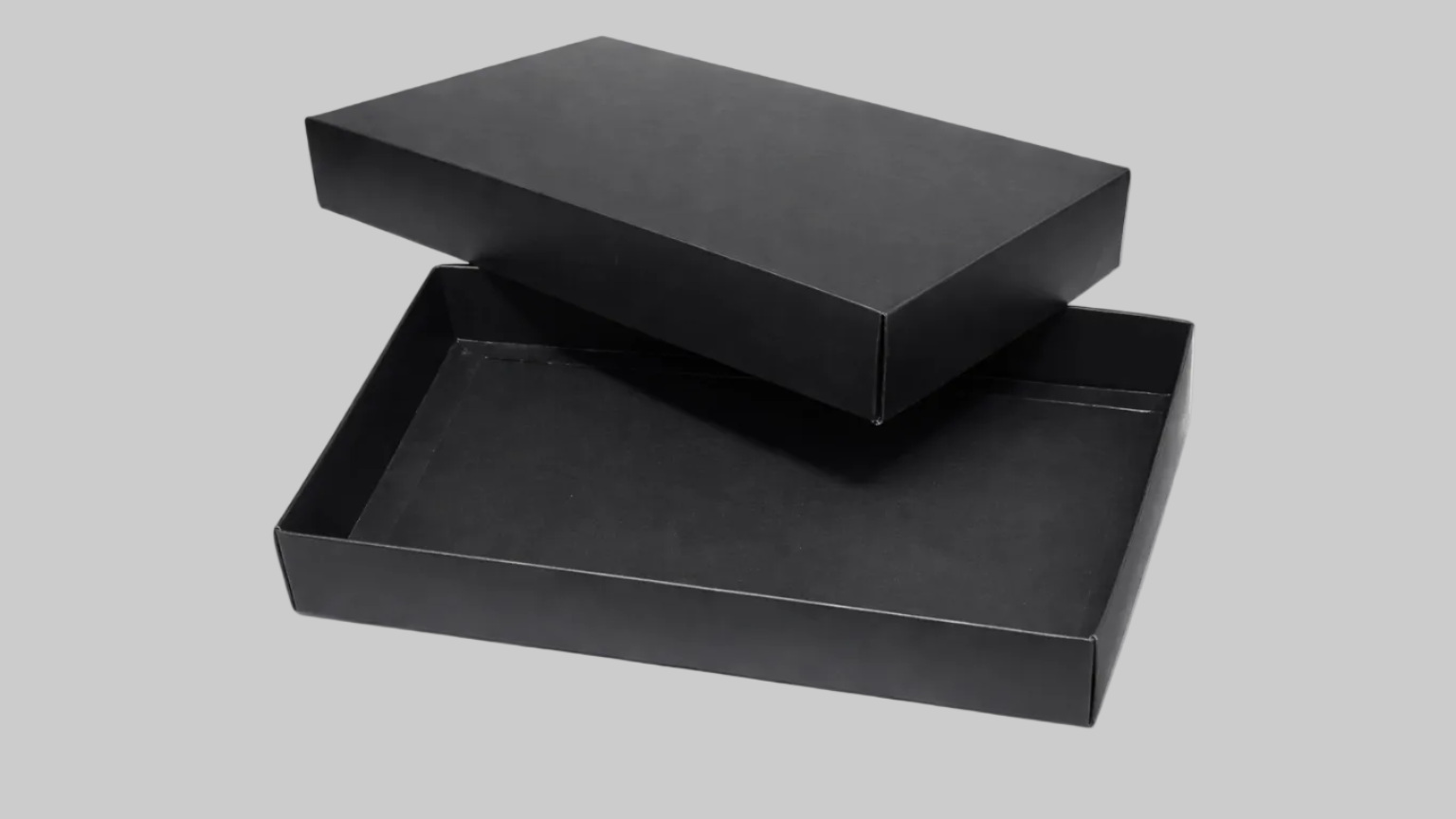 Siyah kraft görünümlü karton kutu – modern marka sunumu için