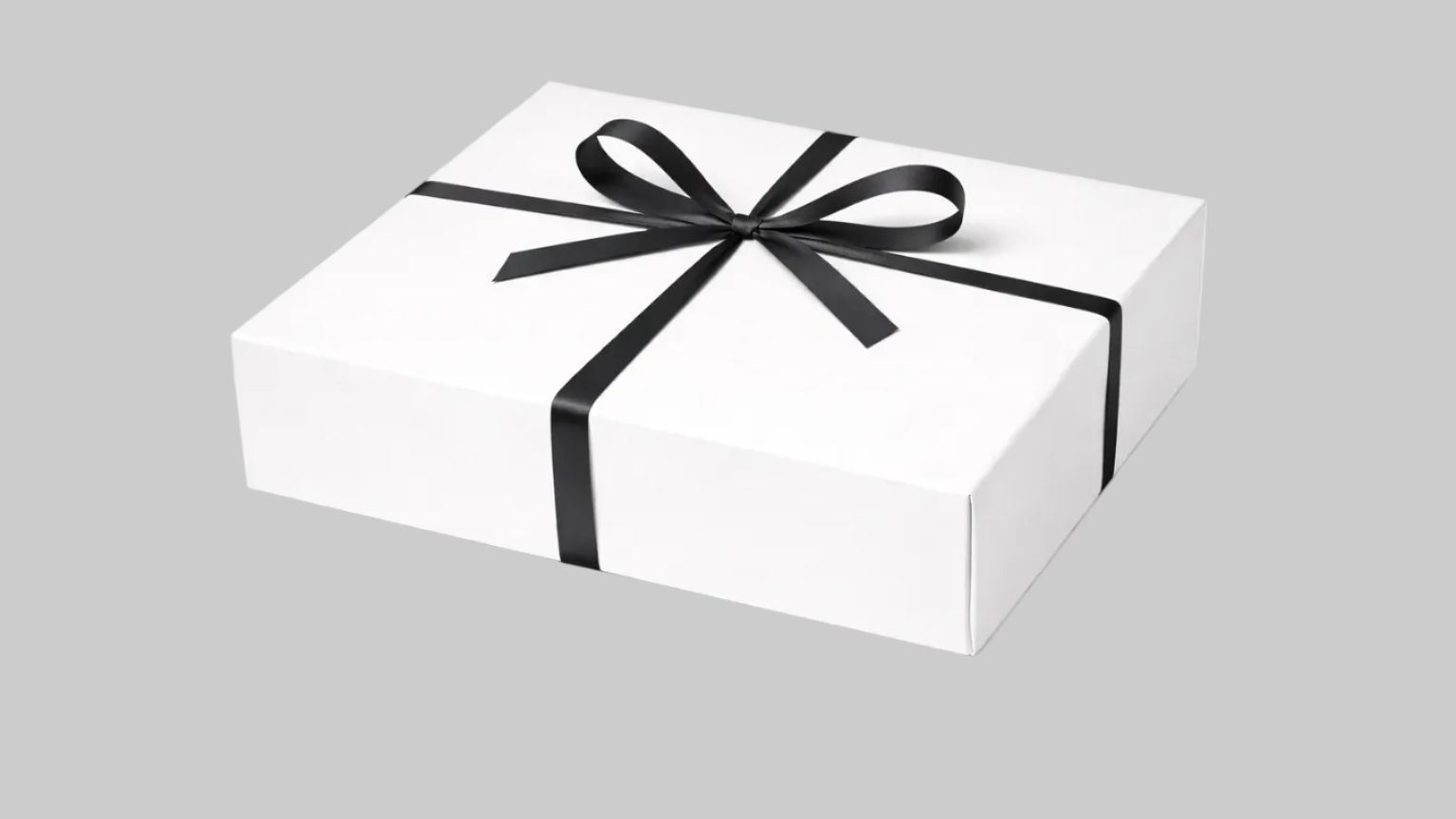 Yan açıdan görünen sert yapılı beyaz hediye kutusu – premium paketleme çözümü VipKutu