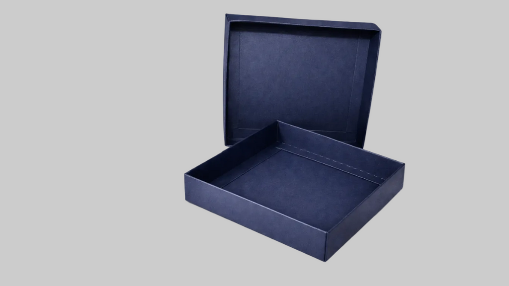 Lacivert karton kutu – doğal hediye sunumu
